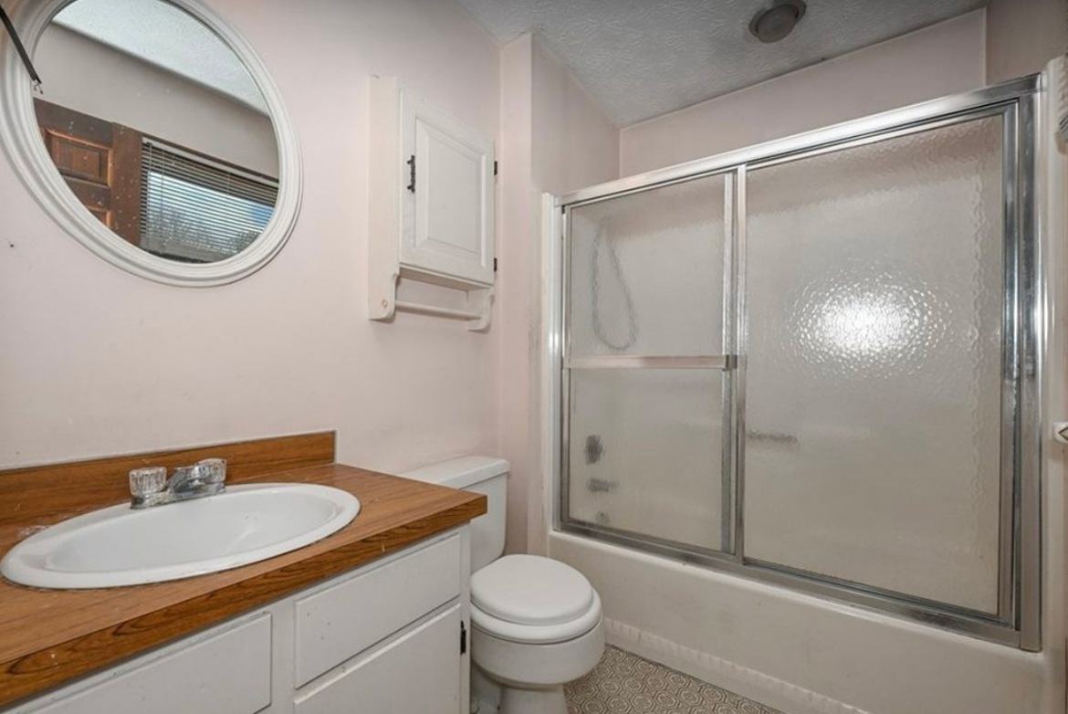 25.Bathroom_a-before
